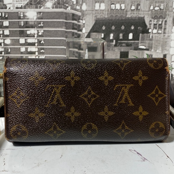 SOLDAuthentic Louis Vuitton Monogram International Long Wallet - Picture 5 of 13